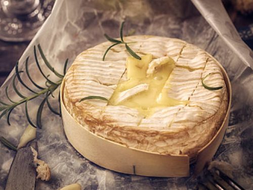 Baked Brie with Garlic and Rosemary